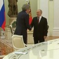 "Dragi emire, drago mi je da vas vidim": Putin u četiri oka sa Kusturicom (foto/video)