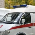 Uboden u vrat sam ušetao u bolnicu Izboden na ulici, policija ubrzo privela osumnjičenog