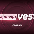 Prekršajna prijava protiv narodne poslanice koja je isekla transparent „Bolje ćaci nego naci“ ispred Narodne skupštine