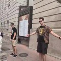 Ovo se ne viđa svaki dan: Pogledajte kako su zaposleni Narodnog pozorišta zagrlili celu svoju zgradu i podržali studente VIDEO…
