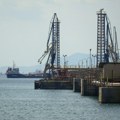 Britanija uvodi sankcije za 135 tankera ruske "flote u senci" i dve ključne naftne firme
