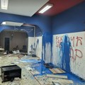 FOTO: Pogledajte kako izgledaju ruinirane prostorije SNS u Novom Sadu