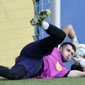 Peh za pehom golmana Barse - primio gol sa 40 metara, sutradan operisan