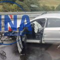 Izgubio kontrolu, pa se zakucao u bankinu: Saobraćajna nezgoda na auto-putu Miloš Veliki