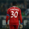 Kakva čast: Marsej povukao broj 30 zbog golmana!