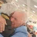 "Čim sam te video, znao sam..." Rođena braća se srela posle 77 godina, zbog ovog snimka svi liju suze, a evo zašto su bili…