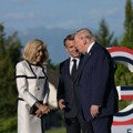 Трампов потез према Брижит Макрон запалио мреже: Стручњаци тврде да је Макрон одмах послао одговор