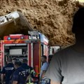 Heroji spasili dete iz čeljusti smrti: Vatrogasci-spasioci izvukli dečaka na kog je pala stena u Beogradu