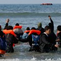 Francuskim policajcima rečeno da ne zaustavljaju migrante kad uđu u vodu