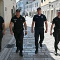 Srpski policajci brinu o turistima u crnoj gori Na raspolaganju su 24 sata, a ovo su brojevi telefona na koje ih možete…