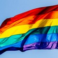 LGBT i Amerika: Ubio prodavačicu u Kaliforniji jer je okačila LGBT zastavu u radnji