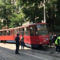 Jezive scene u Beogradu Prvi snimci sa mesta nesreće, tramvaj izleteo iz šina u Resavskoj (foto/video)