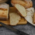 (Video) Pogledajte kako da vam hleb dugo ostane svež Evo gde da ga čuvate i da se ne osuši 15 dana