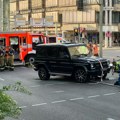 Mercedesom uleteo u masu ljudi: Najmanje osmoro povređenih u teškom incidentu u Štutgartu (video, foto)