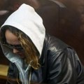 Prve slike bivše devojke Miloša Bikovića iz pritvora: Lepa Ruskinja na saslušanju nakon hapšenja morala da sedi u ograđenom…