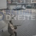 Uznemirujuće: Krvna osveta ispred suda u Peći -Izrešetani u džipu, policija uhapsila napadača! (video)
