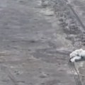 Satiranje na horizontu: Pogledajte tenkovske udare ruske armije kod Male Tokmačke (video)