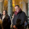 Poznati na Božićnoj liturgiji u Hramu Svetog Save: Sergej sa lepom ženom, među prvima stigla i ova pevačica