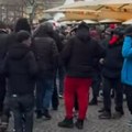 Ovako su se navijači Zvezde okupili na centralnim ulicama Malmea, policija dan nakon tuče na svakom koraku