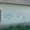 Nova provokacija na KiM: Na kući srpske porodice u opštini Vitina ispisani grafiti „UČK“