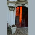 (Video) Gori zvonik crkve u Botošu, pomažu vatrogasci iz Novog Sada. Zrenjaninska služba bori se sa stihijom od ranog jutra.