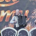 "Ti estradni prosjaci koji dozvoljavaju sebi da piju iz cipela, da im guraju pare u usta i da leže na podu - oni su nam…