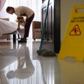 Sobarice u luksuznom hotelu ovo sipaju u vodu, pa brišu podove: Probala sam i kuća je danima mirisala čarobno
