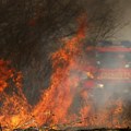 Požar u Magliću, gori više desetina bala sena, vatrogasci se bore sa vatrom