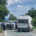 Težak udes na magistrali kod Čačka: Od siline udara auto se prevrnuo, ljudi odmah pritrčali u pomoć