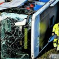 Jedan poginuo i 50 povređenih u udesu autobusa na auto-putu na jugoistoku Češke