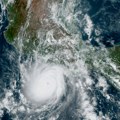 Uragan Otis stigao do meksičke obale, upozorenje stanovnicima da ostanu na sigurnom