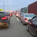 AMSS: Nema zadržavanja automobila na granicama, kamioni na Horgošu čekaju deset sati