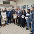 Za najbolje studente i srednjoškolce romske nacionalnosti sa teritorije grada Leskovca laptop računari i tableti