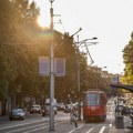 Havarija u bulevaru kralja Aleksandra! Automobilom se zakucao u prodavnicu, saobraćaj zakrčen, tramvaji ne saobraćaju (foto)