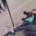 Teroristički napad u Nemačkoj! Islamista sa nožem upao na skup, policajcu ga zario u vrat! (video)
