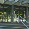 Obustavljen postupak protiv SNS aktivista koji su u Novom Sadu slomili studentkinji vilicu