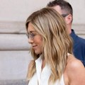 Više nema dileme, Dženifer Aniston je ponovo zaljubljena: Glumica uživa sa kontroverznim hipnoterapeutom