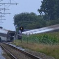 Putnički voz udario u cisternu: Jedna poginula, 27 povređenih; Obustavljen saobraćaj FOTO