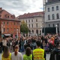 ВИДЕО: И грађани Љубљане са 16 минута тишине одали пошту страдалима у паду надстрешнице у Новом Саду