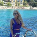 Grudi samo što ne ispadnu, a šlic do kuka! Voditeljka "Pinkovih zvezda" na pragu 5. decenije raspalila maštu