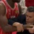 Kum Željka Obradovića izgubio živce usred utakmice, jedan od najboljih trenera Evrope izazvao totalni haos