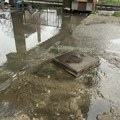 Zbog izlivanja kanalizacije, stanovnici ulice dr Jovana Ristića više od 48 sati “zarobljeni” u svojim kućama
