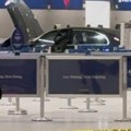 Automobilom uleteo na terminal, vozač u pritvoru nakon drame na aerodromu; šestoro ljudi povređeno u Detroitu