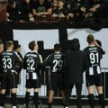 Вођа Гробара "држао предавање" играчима Партизана пред трибином: Навијачи отерали играче после пораза од Воше
