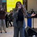 Zapevala tradicionalnu srpsku pesmu: Viki Miljković i Taške specijalni gosti na iftaru u Beogradu (foto)