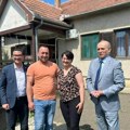 Ministar Krkobabić posetio porodice u Ruskom selu koje su učestvovale u projektu Kuća na selu