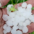 Zabelelo se kao usred zime: Nevreme u kraljevačkom i vrnjačkom kraju, padao grad veličine graška (foto)