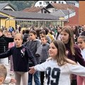 Evropska nedelja sporta u OŠ „Milinko Kušić“ počela zajedničkom jutarnjom gimnastikom (VIDEO)