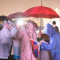 Održan protest protiv nasilja, mali broj ljudi šetao po kiši
