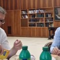 Vučić, Mali i Momirović doručkovali parizer (VIDEO)